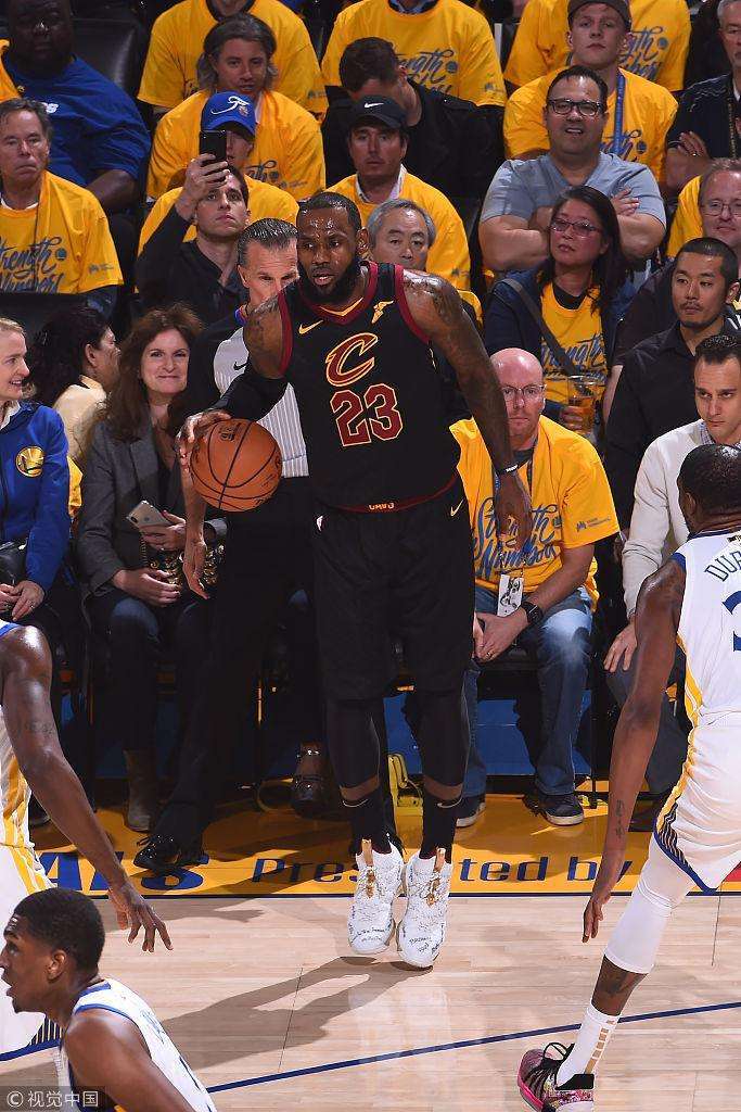 克里夫兰骑士迎意大利杯关键赛;加时末段刷新队史纪录;媒体盛赞;赛程密集仍需轮换的简单介绍 克里夫兰骑士迎意大利杯关键赛;加时末段刷新队史纪录;媒体盛赞;赛程密集仍需轮换的简单介绍